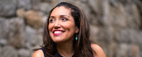 Jennifer De Leon, author