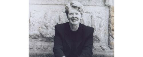 Lyn Hamilton, author